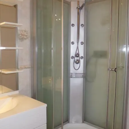 Three-bedroom Holiday In Holiday home Brillevast