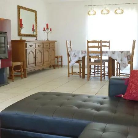 Holiday home Three-bedroom Holiday In Brillevast